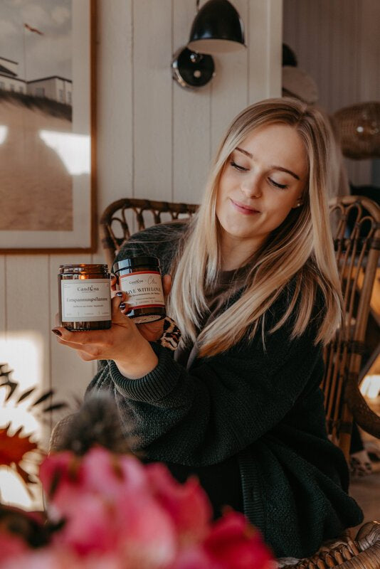 LIVE WITH LOVE Duftkerze Candlina x CeliArtstudio
